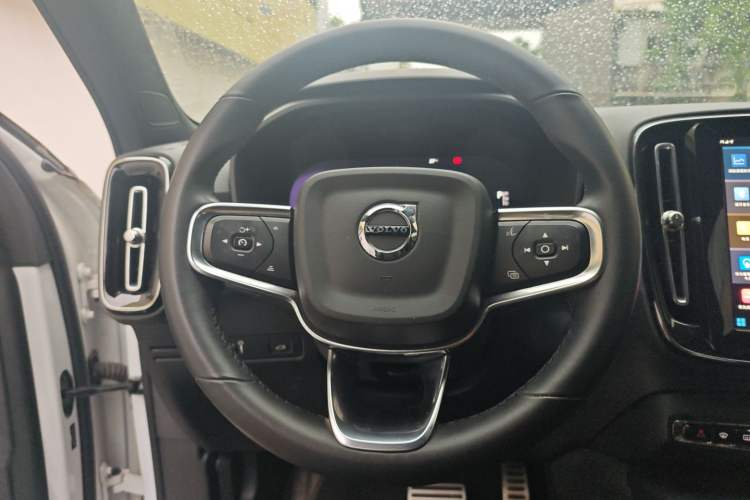 Used Volvo XC40 New Energy 2022 Long-Range PRO Version Steering Wheel