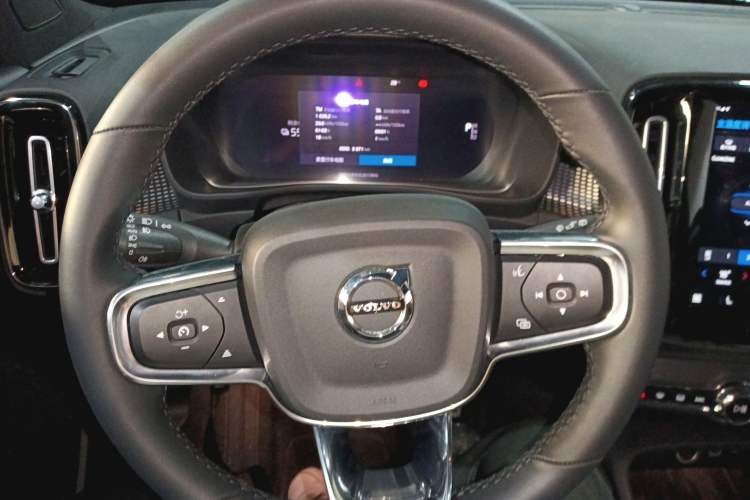 Used Volvo XC40 New Energy 2022 Four-Wheel Drive High-Performance Version Steering Wheel