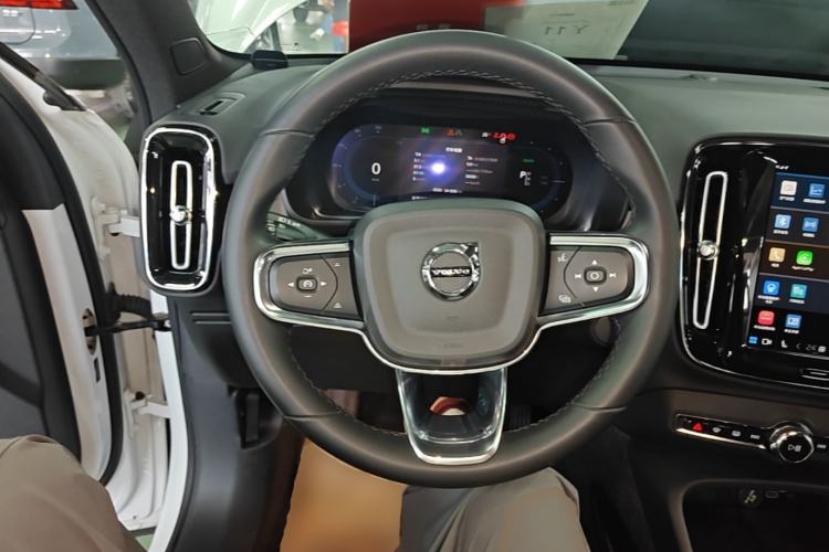 Used Volvo XC40 New Energy 2022 Long-Range Version Steering Wheel