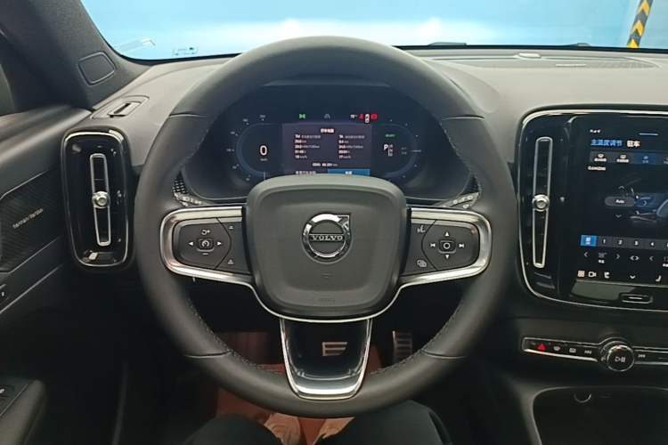 Used Volvo XC40 New Energy 2022 Long-Range PRO Version Steering Wheel