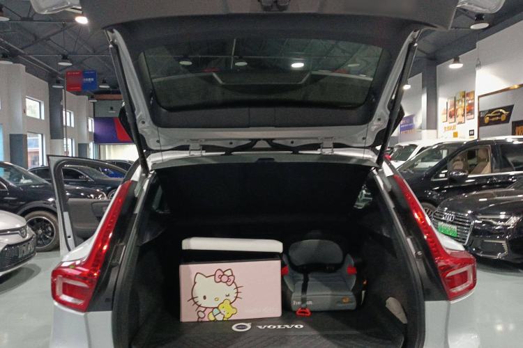 Used Volvo XC40 New Energy 2022 Four-Wheel Drive High-Performance Version Trunk