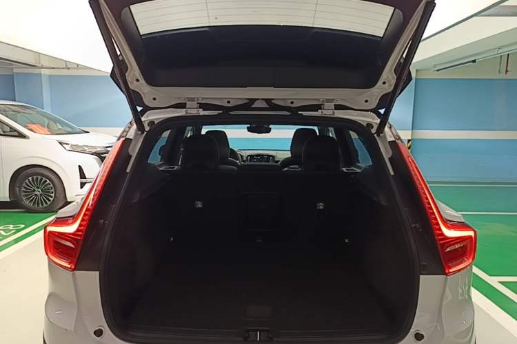 Used Volvo XC40 New Energy 2022 Long-Range PRO Version Trunk