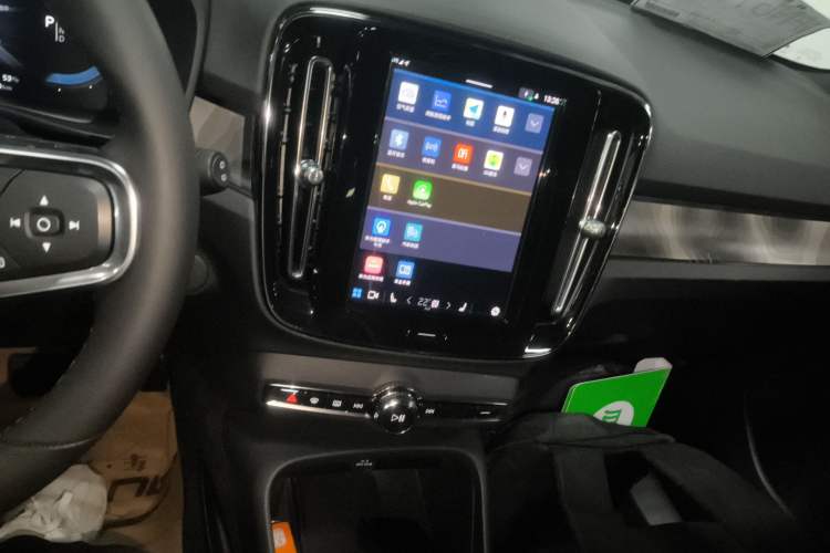Used Volvo XC40 New Energy 2023 Long-Range Version Audio And AC Panel