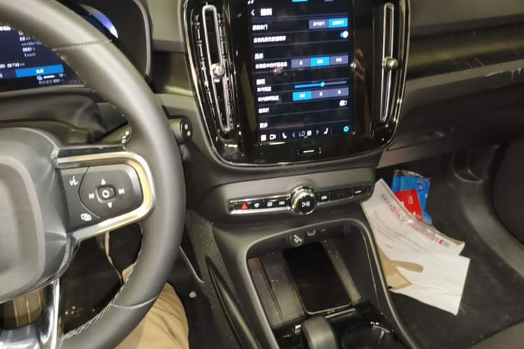 Used Volvo XC40 New Energy 2023 Long-Range Version Audio And AC Panel