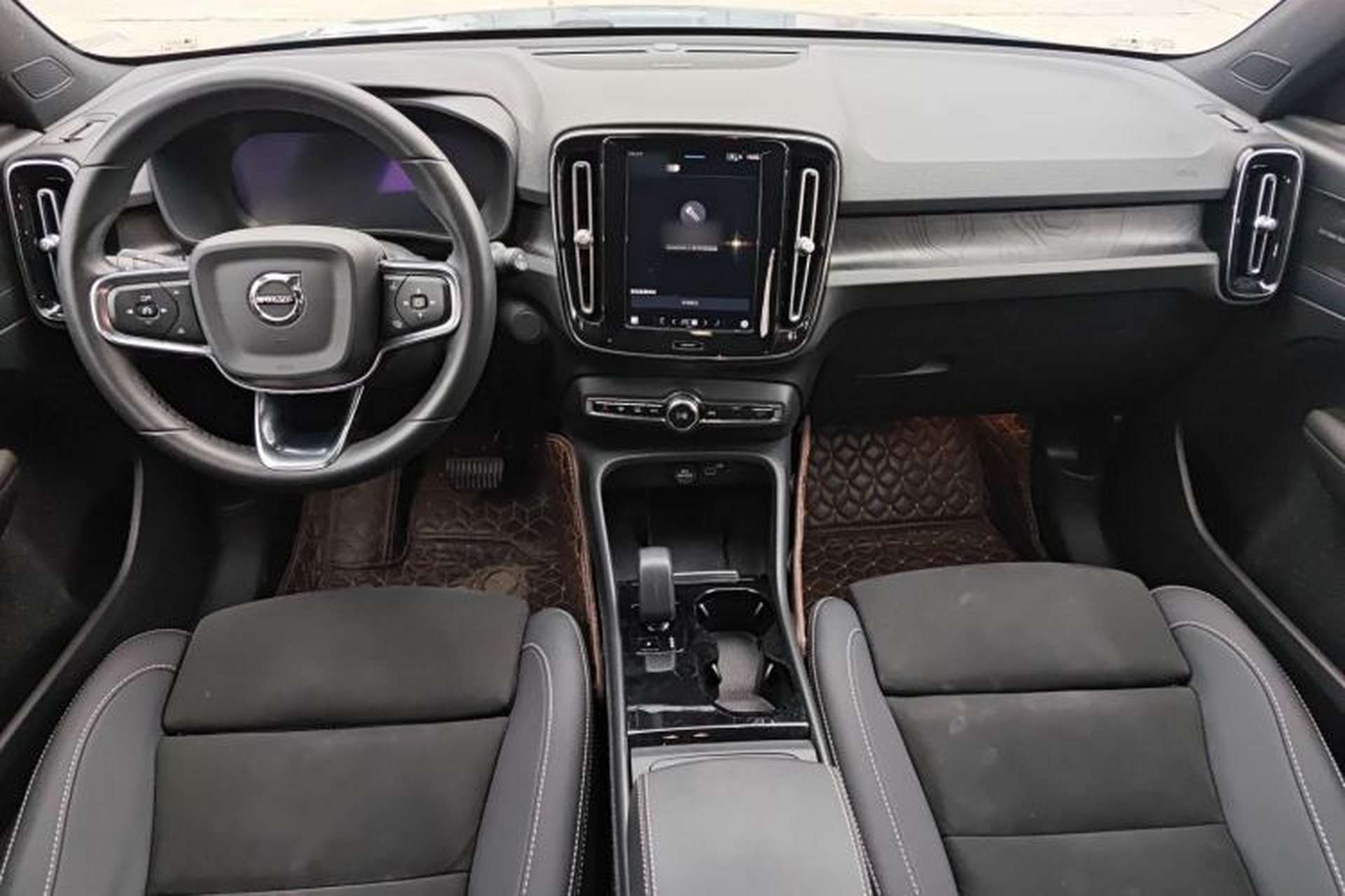 Used Volvo XC40 New Energy 2023 Long-Range PRO Version Center Console