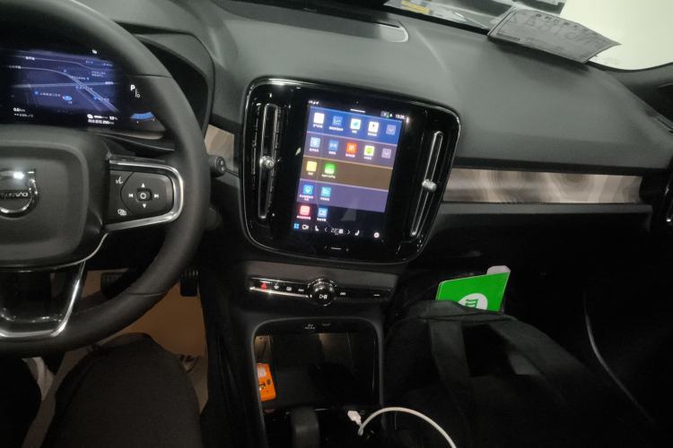 Used Volvo XC40 New Energy 2023 Long-Range Version Center Console