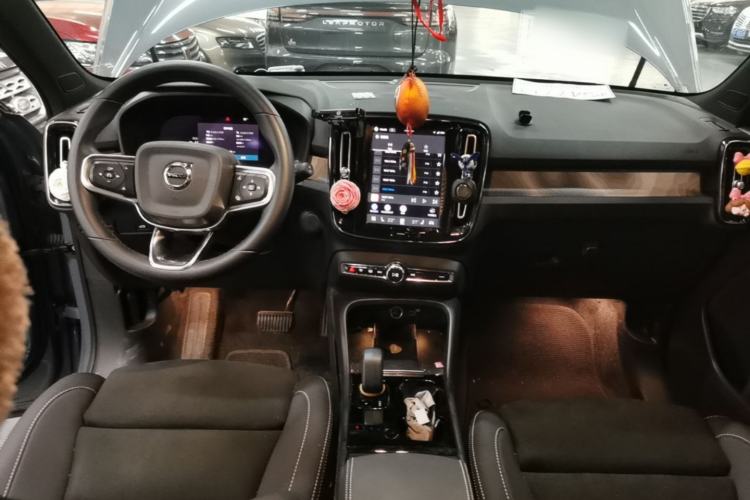 Used Volvo XC40 New Energy 2023 Long-Range Version Center Console