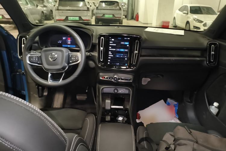 Used Volvo XC40 New Energy 2023 Long-Range Version Center Console