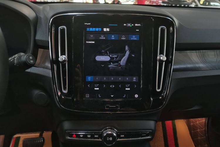 Used Volvo XC40 New Energy 2023 Long-Range Version Interior 3
