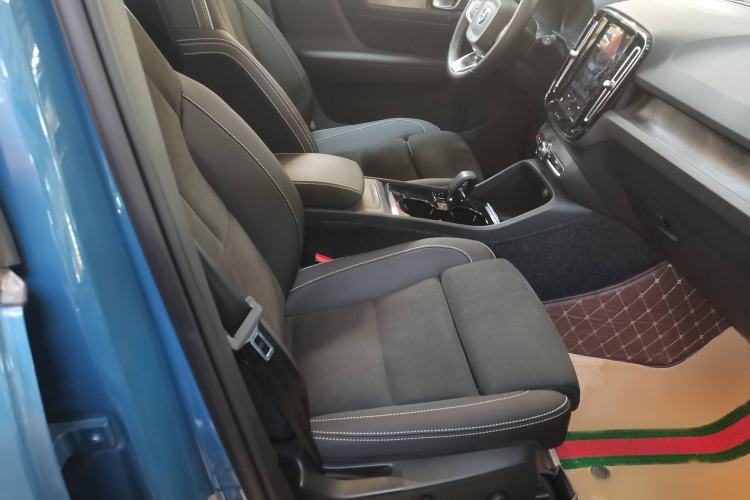Used Volvo XC40 New Energy 2023 Long-Range Version Interior 9