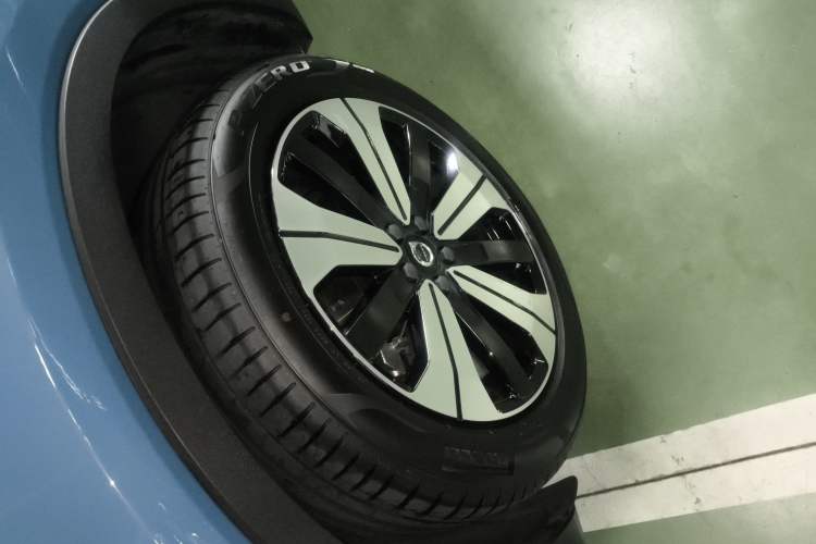 Used Volvo XC40 New Energy 2023 Long-Range Version Left Front Wheel Hub