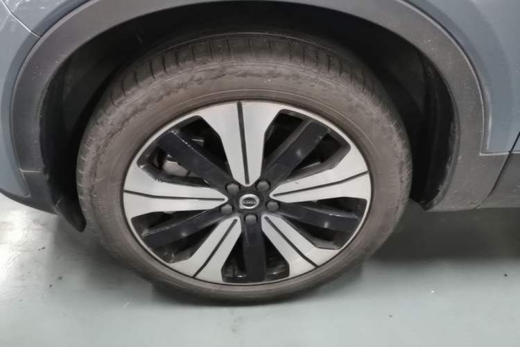 Used Volvo XC40 New Energy 2023 Long-Range Version Left Front Wheel Hub