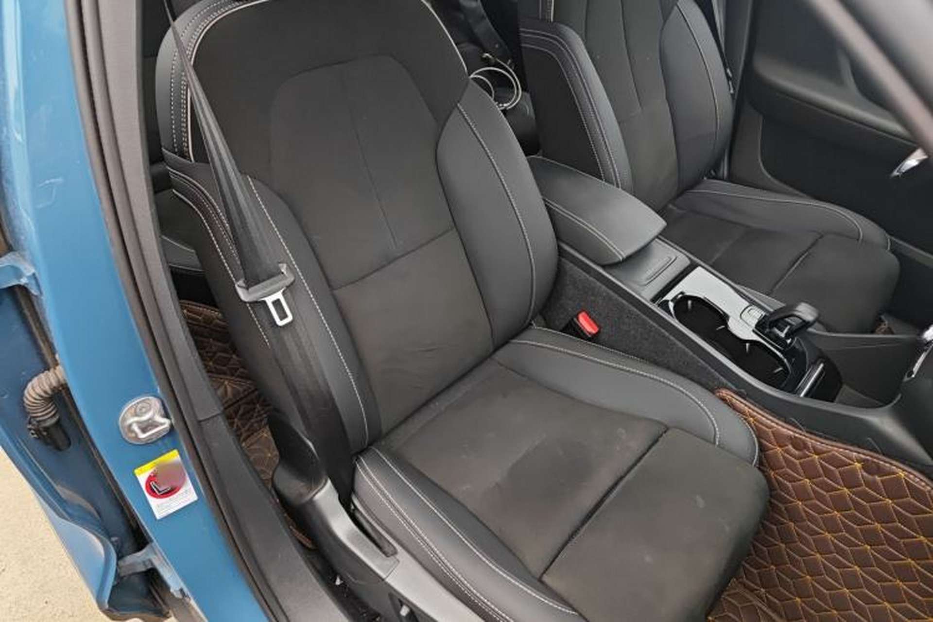 Used Volvo XC40 New Energy 2023 Long-Range PRO Version Right Front Seat