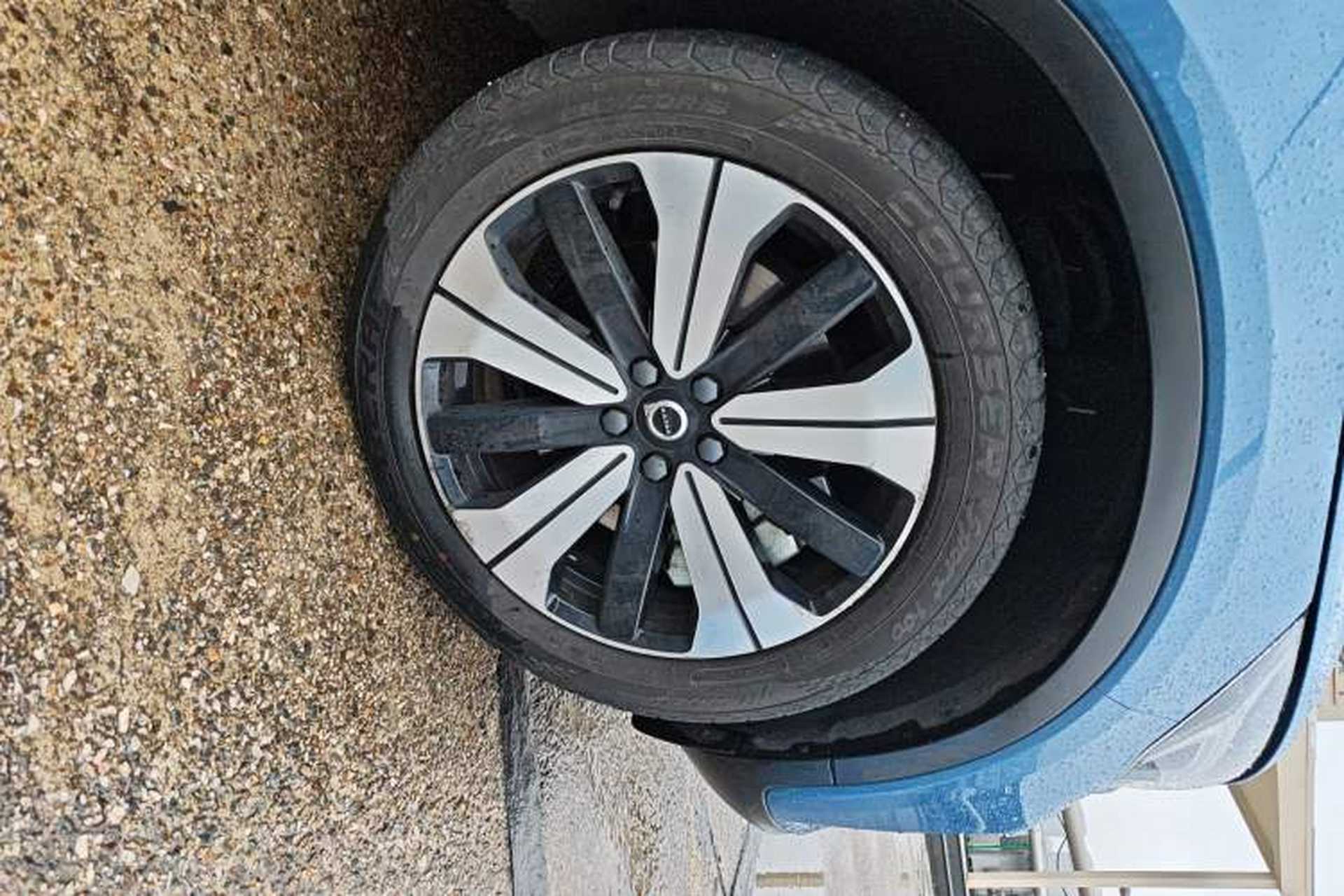 Used Volvo XC40 New Energy 2023 Long-Range Version Right Front Wheel Hub