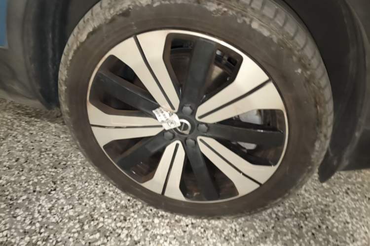 Used Volvo XC40 New Energy 2023 Long-Range Version Right Front Wheel Hub