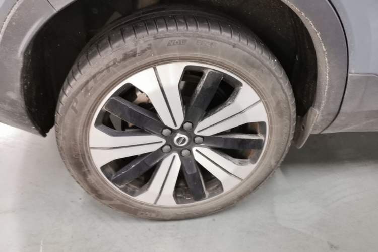Used Volvo XC40 New Energy 2023 Long-Range Version Right Rear Wheel Hub