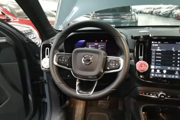 Used Volvo XC40 New Energy 2023 Long-Range Version Steering Wheel