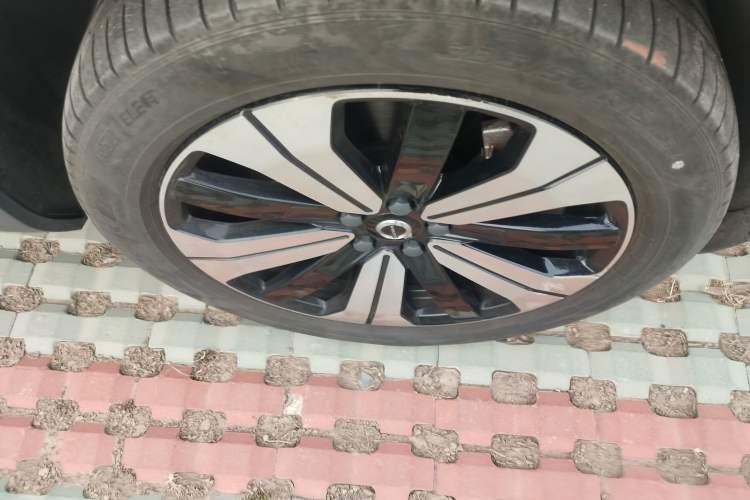 Used Volvo XC40 New Energy 2023 Long-Range PRO Version Right Front Wheel Hub