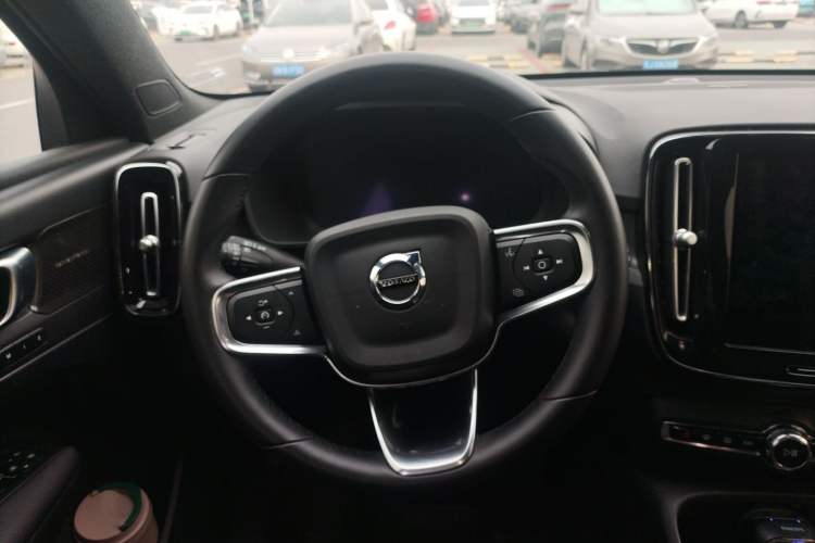 Used Volvo XC40 New Energy 2023 Long-Range PRO Version Steering Wheel