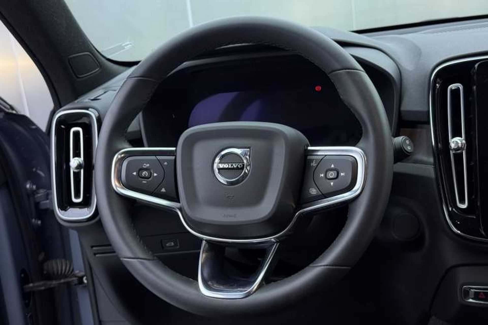Used Volvo XC40 New Energy 2023 Long-Range PRO Version Interior 1