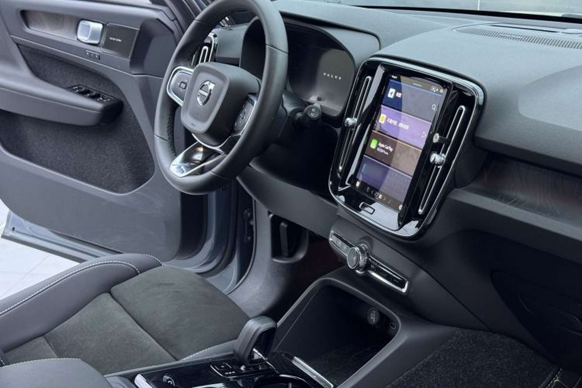 Used Volvo XC40 New Energy 2023 Long-Range PRO Version Interior 3