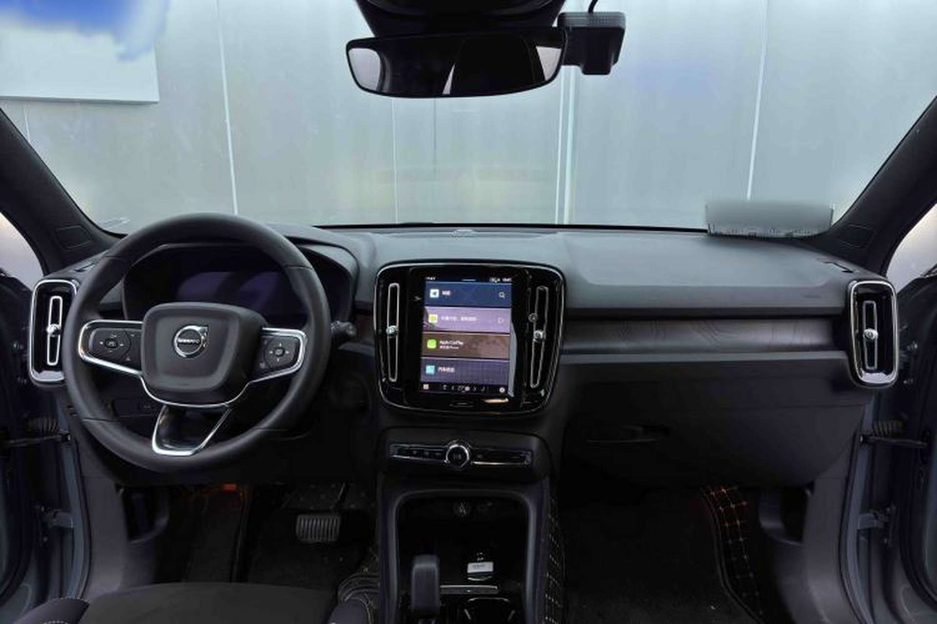 Used Volvo XC40 New Energy 2023 Long-Range PRO Version Interior 4