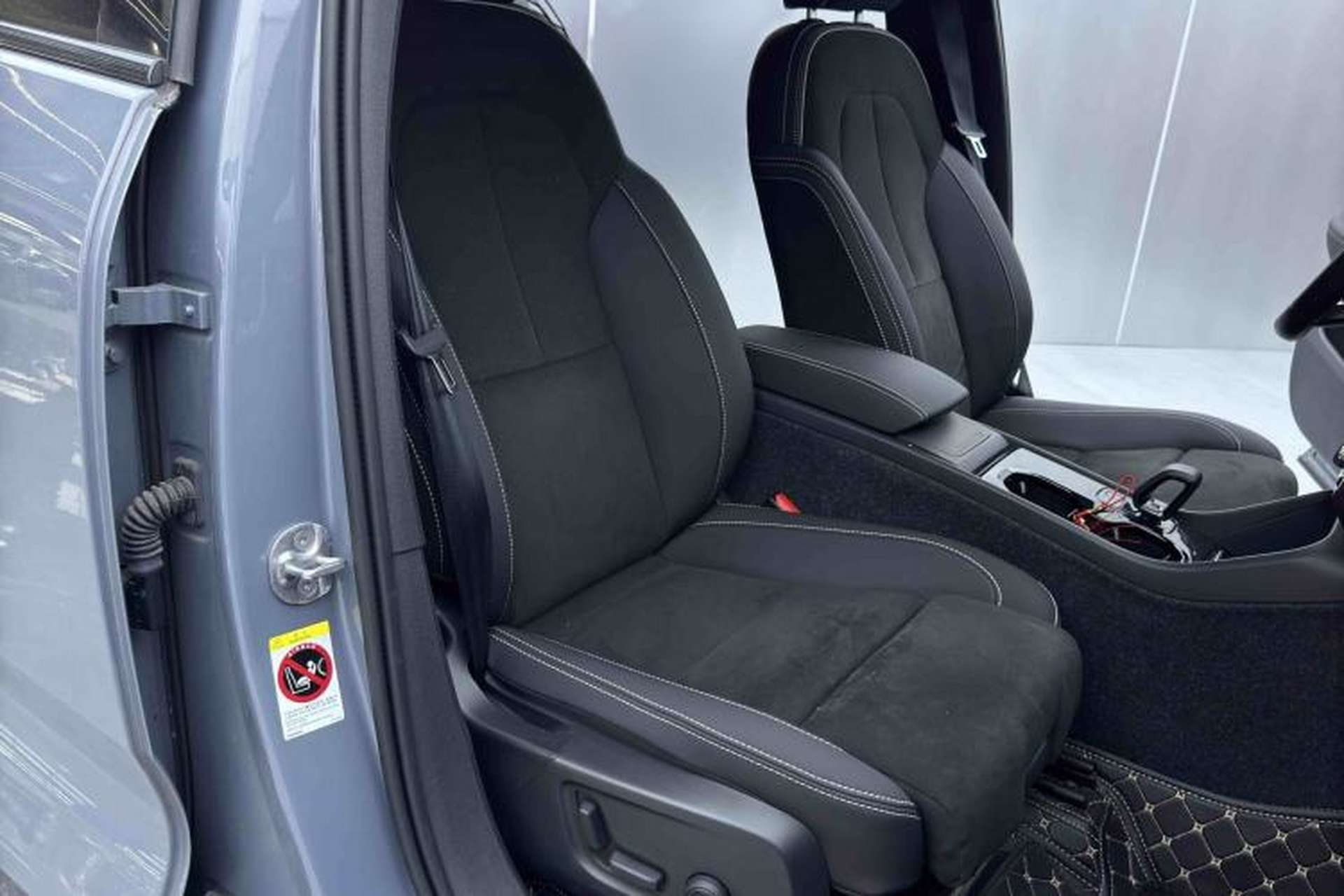 Used Volvo XC40 New Energy 2023 Long-Range PRO Version Interior 5