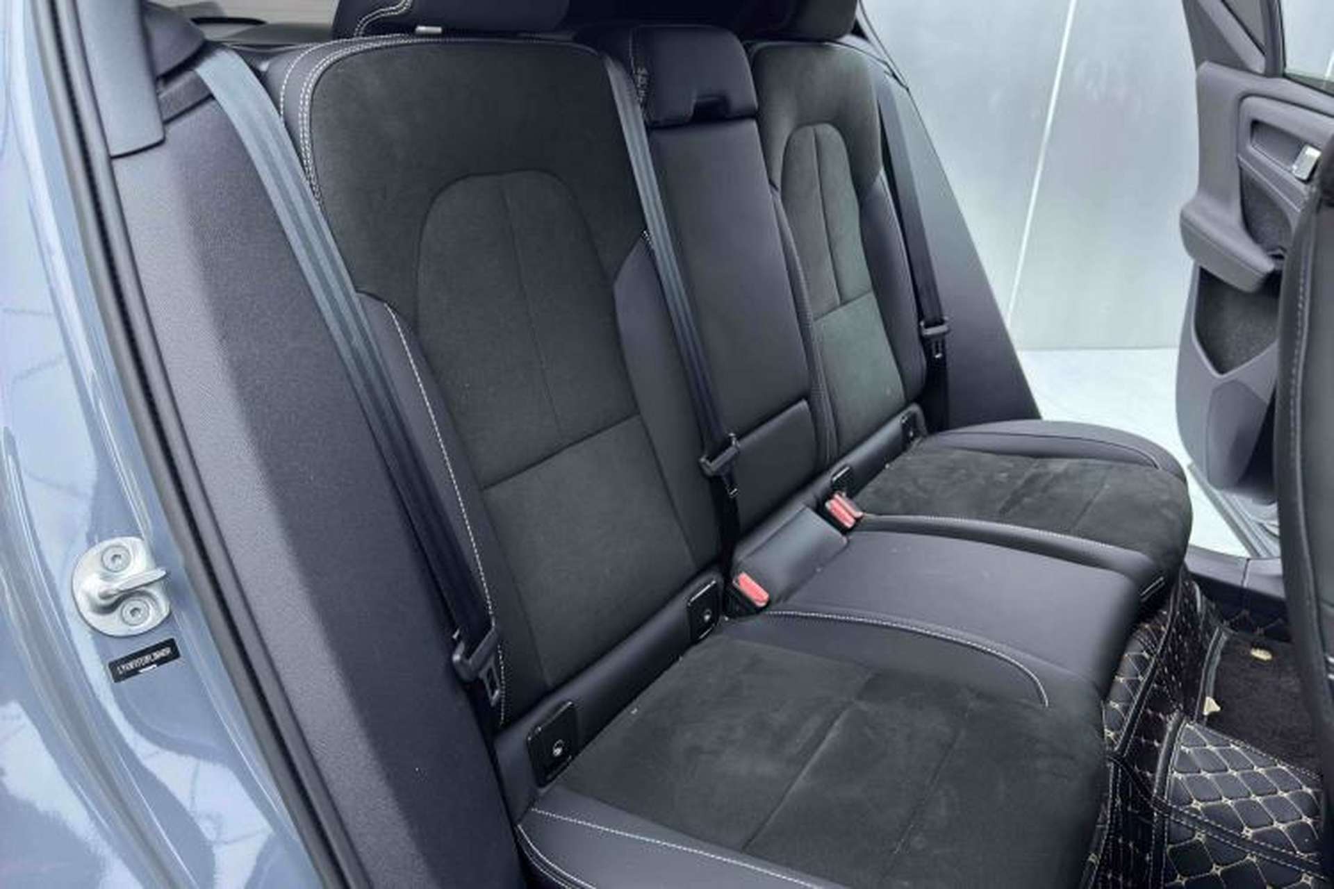 Used Volvo XC40 New Energy 2023 Long-Range PRO Version Interior 8