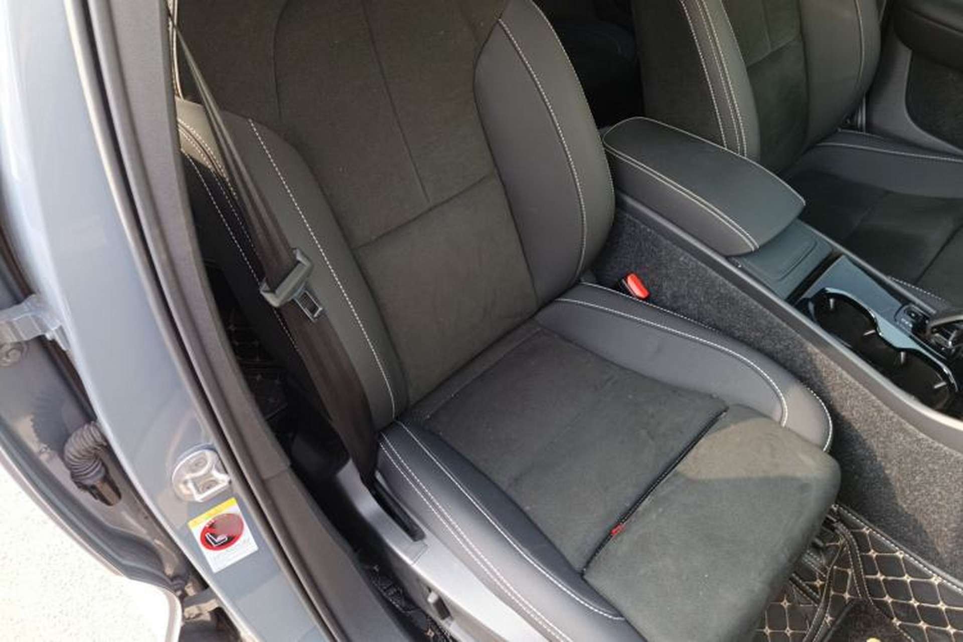 Used Volvo XC40 New Energy 2023 Long-Range PRO Version Right Front Seat