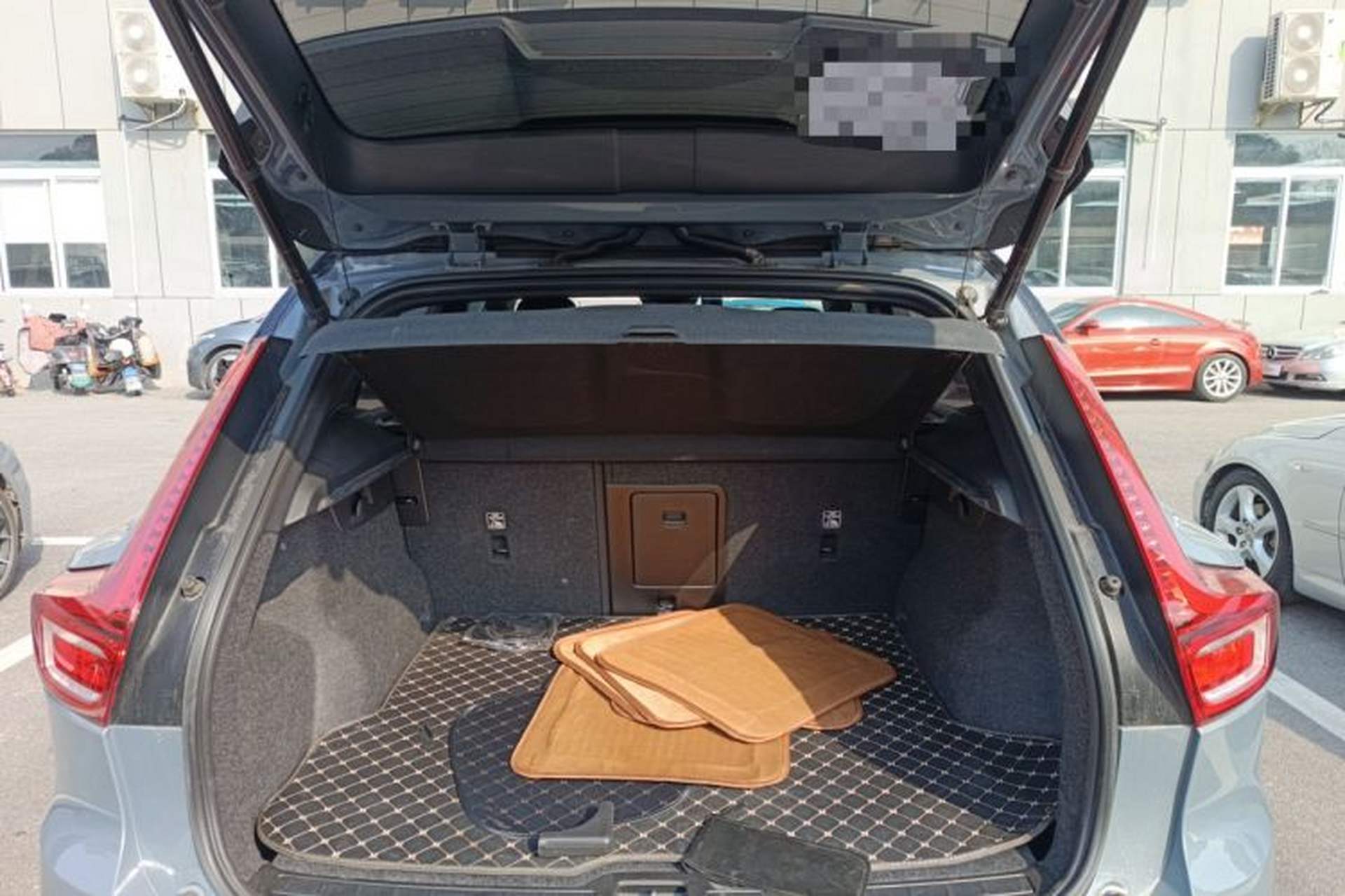 Used Volvo XC40 New Energy 2023 Long-Range PRO Version Trunk