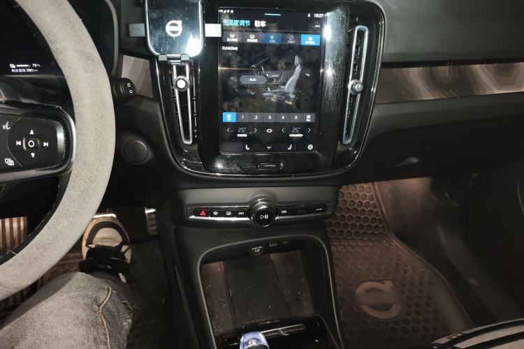 Used Volvo XC40 New Energy 2023 Four-Wheel-Drive High-Performance Version Audio And AC Panel