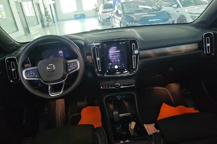 Used Volvo XC40 New Energy 2023 Long-Range PRO Version Center Console