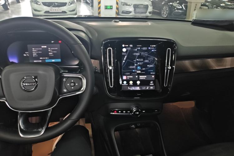 Used Volvo XC40 New Energy 2023 Long-Range Version Center Console