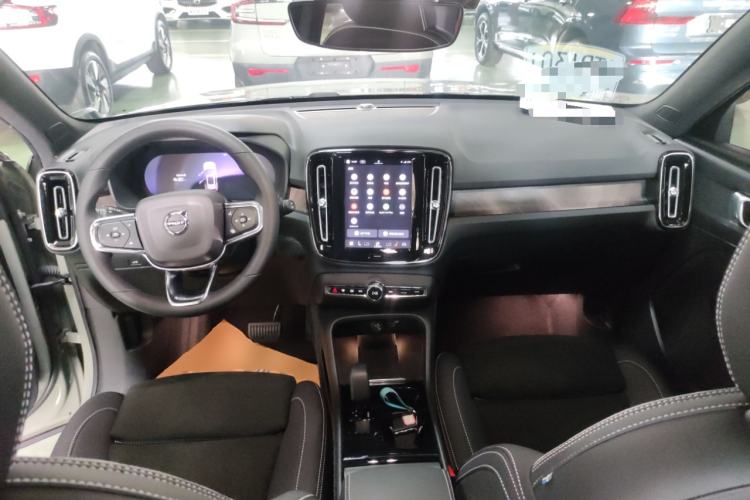 Used Volvo XC40 New Energy 2023 Long-Range Version Center Console