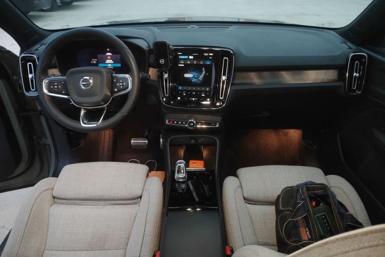 Used Volvo XC40 New Energy 2023 Four-Wheel-Drive High-Performance Version Center Console