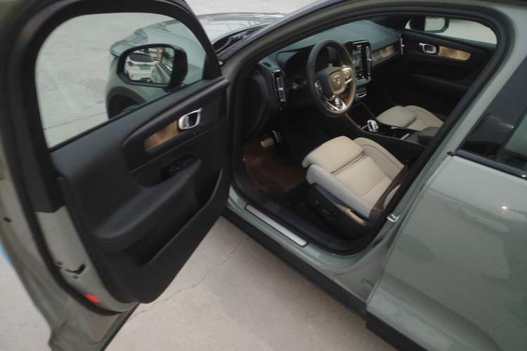 Used Volvo XC40 New Energy 2023 Four-Wheel-Drive High-Performance Version Driver Seat