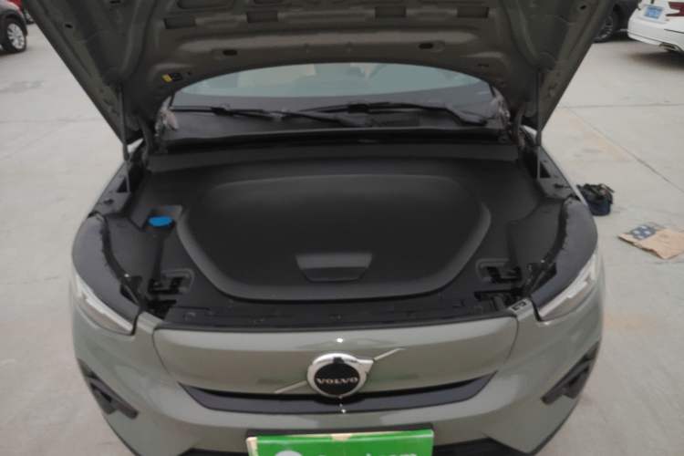 Used Volvo XC40 New Energy 2023 Four-Wheel-Drive High-Performance Version Engine Bay