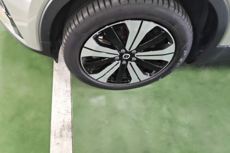 Used Volvo XC40 New Energy 2023 Long-Range Version Exterior 4