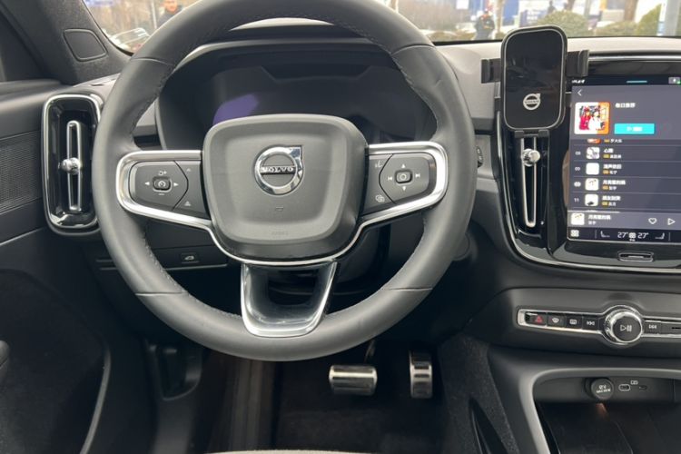 Used Volvo XC40 New Energy 2023 Four-Wheel-Drive High-Performance Version Interior 4