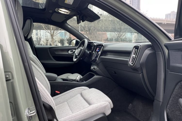 Used Volvo XC40 New Energy 2023 Four-Wheel-Drive High-Performance Version Interior 7