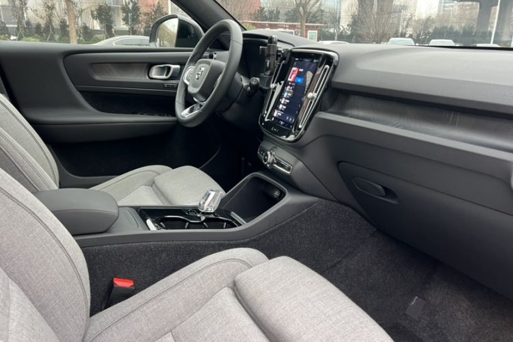 Used Volvo XC40 New Energy 2023 Four-Wheel-Drive High-Performance Version Interior 8