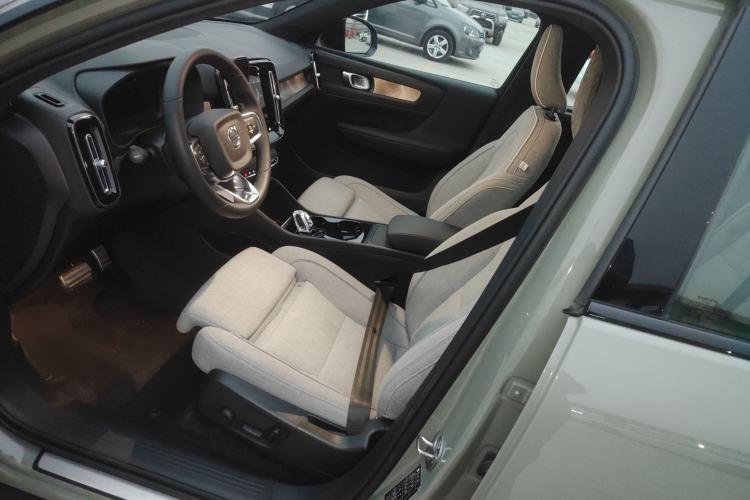 Used Volvo XC40 New Energy 2023 Four-Wheel-Drive High-Performance Version Left Front Seat
