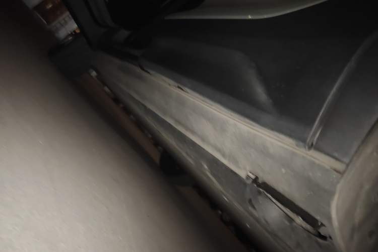 Used Volvo XC40 New Energy 2023 Four-Wheel-Drive High-Performance Version Left Side Sill