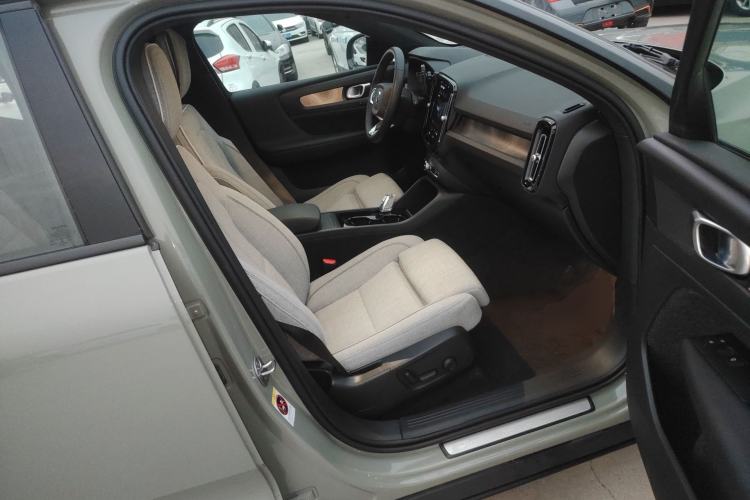 Used Volvo XC40 New Energy 2023 Four-Wheel-Drive High-Performance Version Right Front Seat