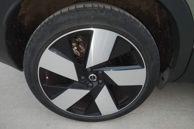 Used Volvo XC40 New Energy 2023 Four-Wheel-Drive High-Performance Version Right Rear Wheel Hub