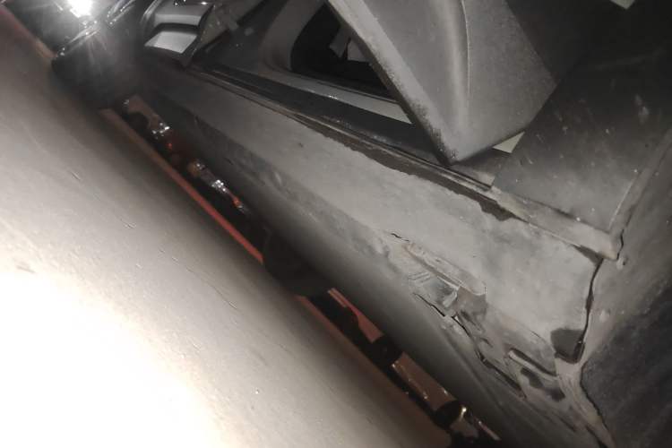 Used Volvo XC40 New Energy 2023 Four-Wheel-Drive High-Performance Version Right Side Sill