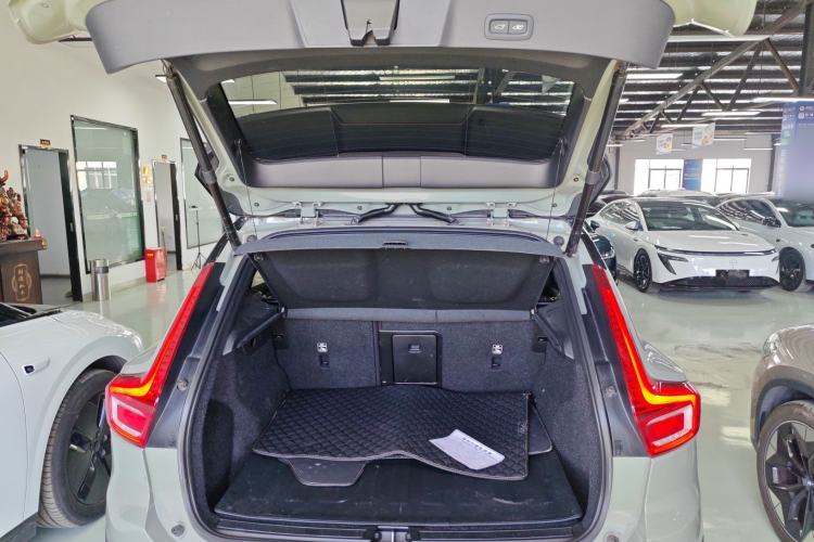 Used Volvo XC40 New Energy 2023 Long-Range PRO Version Trunk