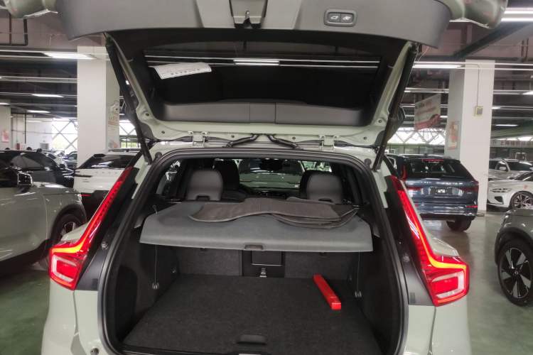 Used Volvo XC40 New Energy 2023 Long-Range Version Trunk