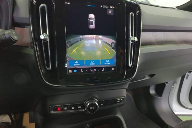 Used Volvo XC40 New Energy 2023 Long-Range Version Audio And AC Panel