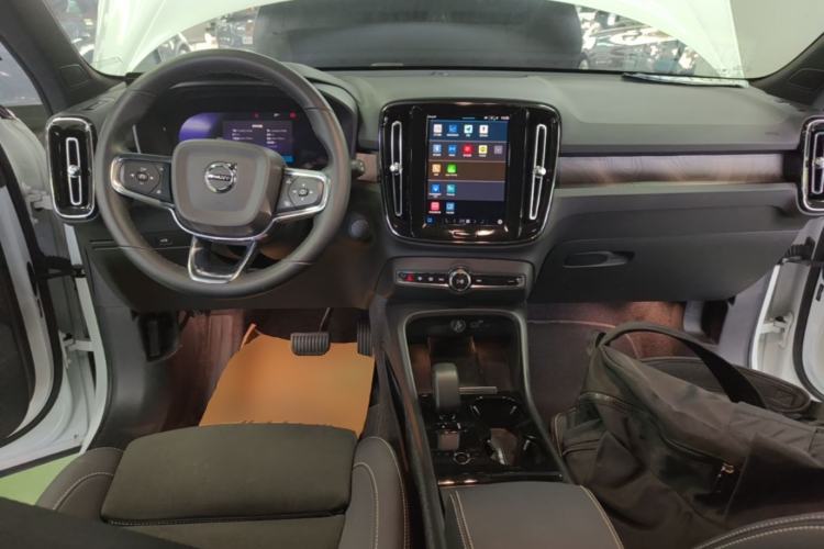 Used Volvo XC40 New Energy 2023 Long-Range Version Center Console